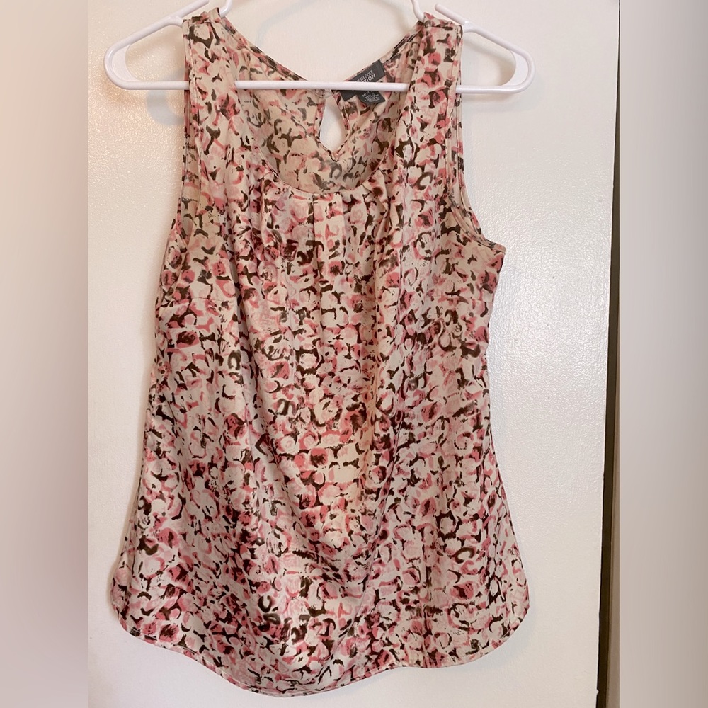Kenneth Cole Reaction Pink patterned sleeveless blouse. Medium